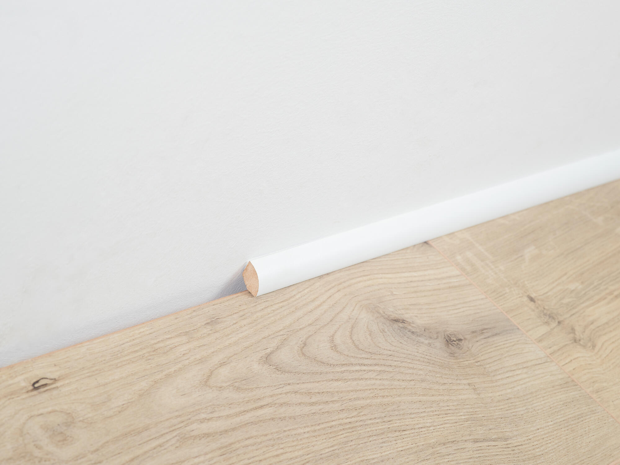 Plinthe blanche à peindre quart-de-rond (MDF)